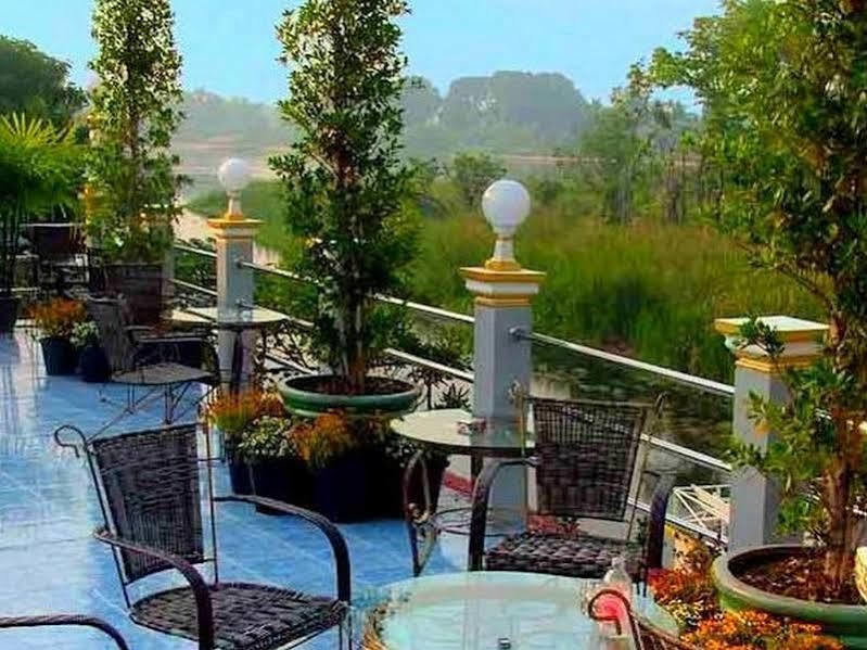 Noble Night Guesthouse Kanchanaburi Exterior foto
